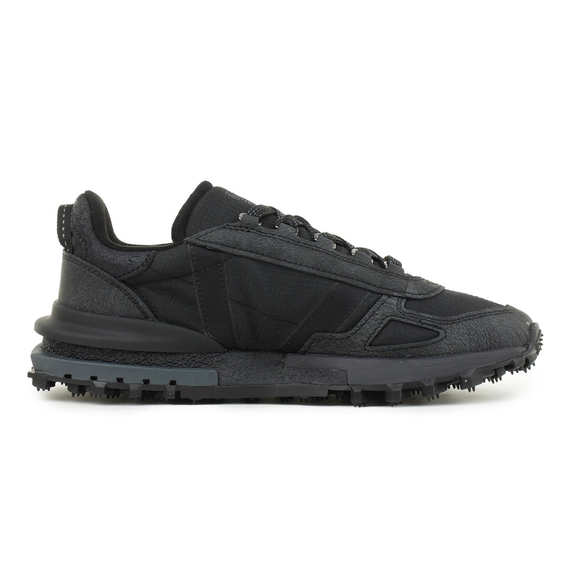 Lacoste "Triple Black"